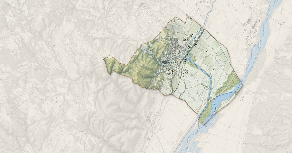 Portrait cartographique de Sainte-Tulle : relief, eau, forêts, bâti et voies, calculés à partir des données de l'IGN