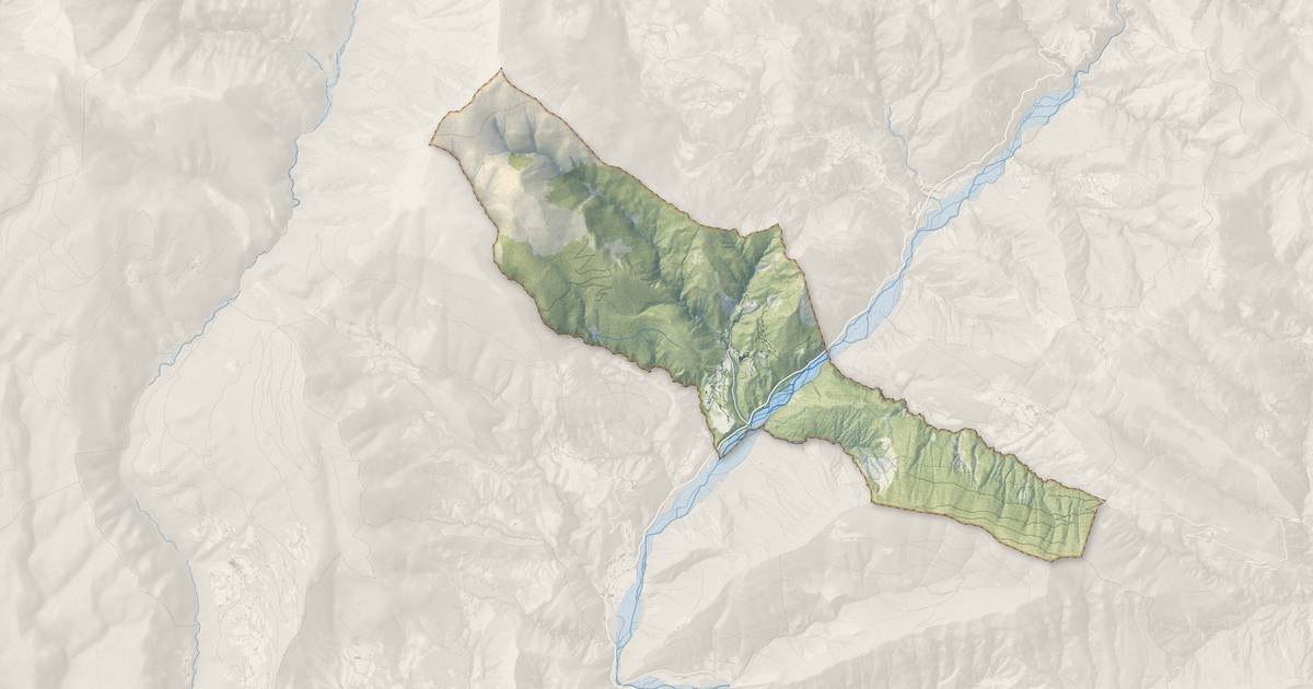 Portrait cartographique de Sausses : relief, eau, forêts, bâti et voies, calculés à partir des données de l'IGN