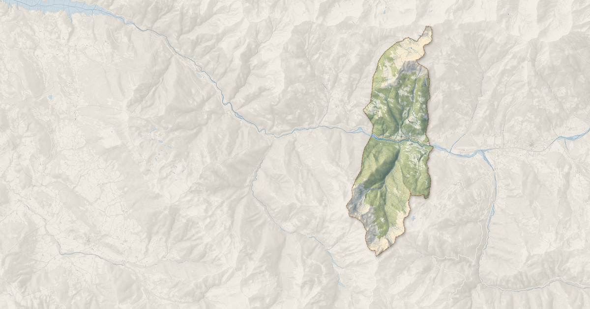 Portrait cartographique de Les Thuiles : relief, eau, forêts, bâti et voies, calculés à partir des données de l'IGN
