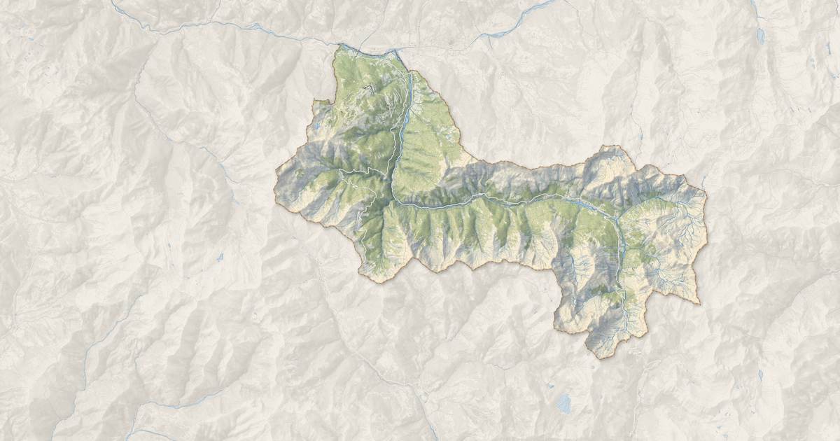Portrait cartographique de Uvernet-Fours : relief, eau, forêts, bâti et voies, calculés à partir des données de l'IGN