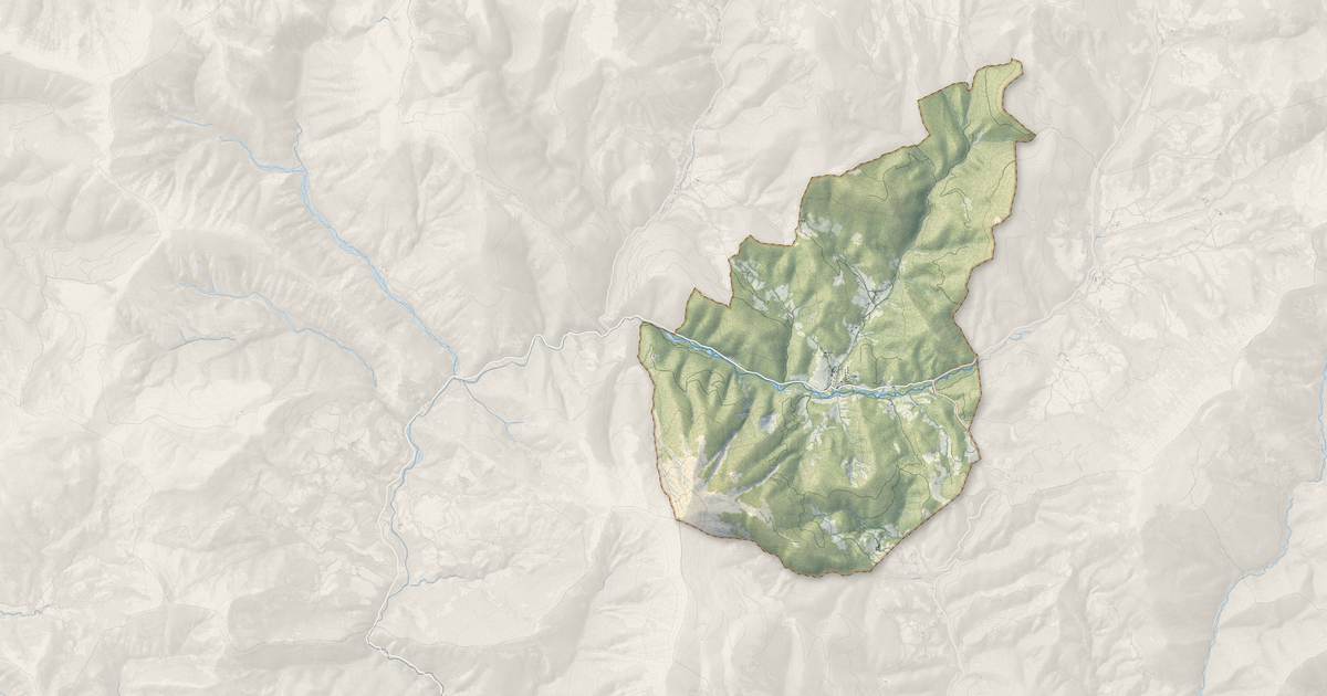 Portrait cartographique de Verdaches : relief, eau, forêts, bâti et voies, calculés à partir des données de l'IGN