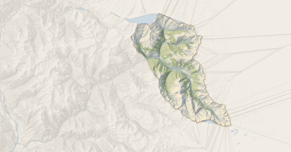 Portrait cartographique de Abriès-Ristolas : relief, eau, forêts, bâti et voies, calculés à partir des données de l'IGN