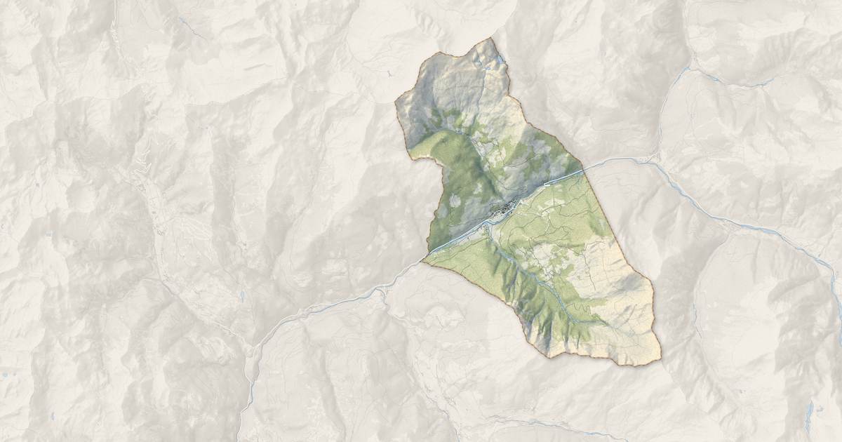 Portrait cartographique de Aiguilles : relief, eau, forêts, bâti et voies, calculés à partir des données de l'IGN