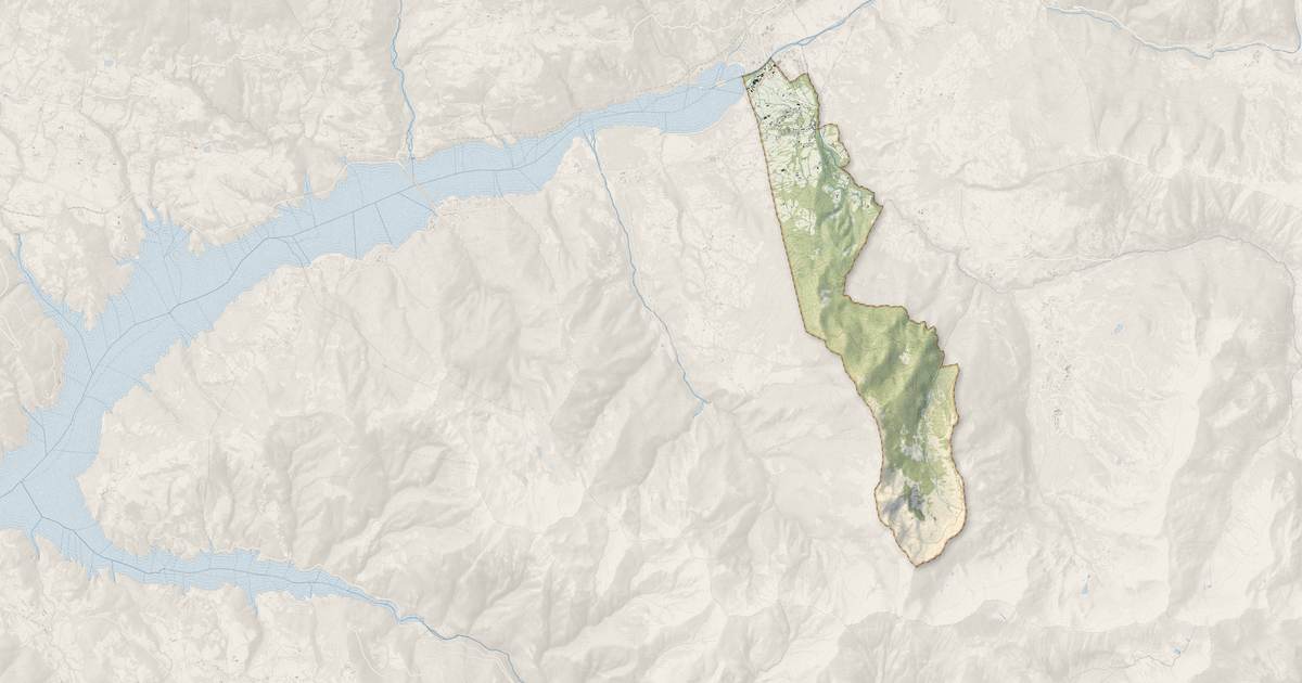 Portrait cartographique de Baratier : relief, eau, forêts, bâti et voies, calculés à partir des données de l'IGN