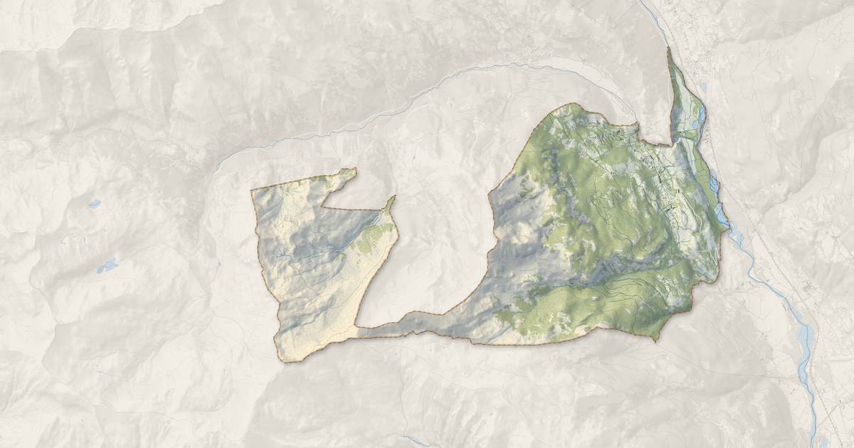 Portrait cartographique de Champcella : relief, eau, forêts, bâti et voies, calculés à partir des données de l'IGN