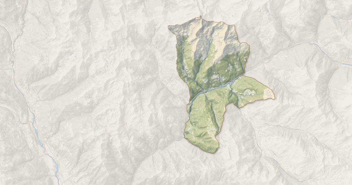 Portrait cartographique de Château-Ville-Vieille : relief, eau, forêts, bâti et voies, calculés à partir des données de l'IGN