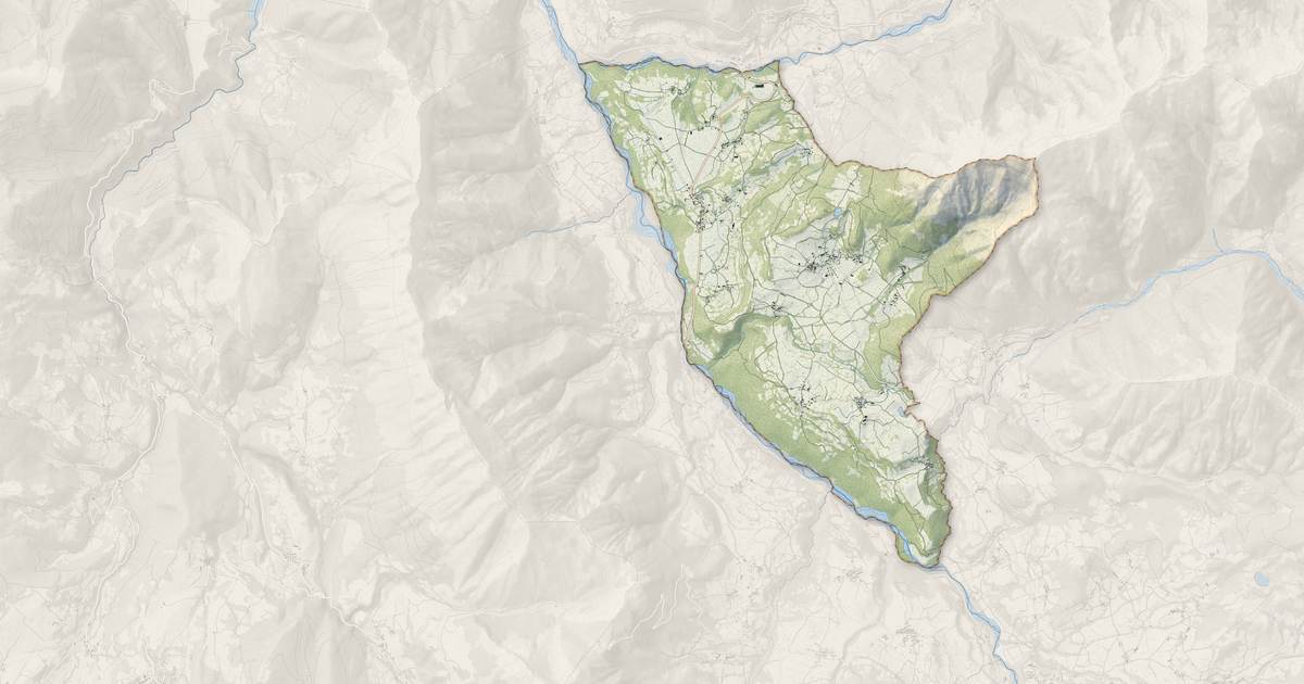 Portrait cartographique de Aubessagne : relief, eau, forêts, bâti et voies, calculés à partir des données de l'IGN