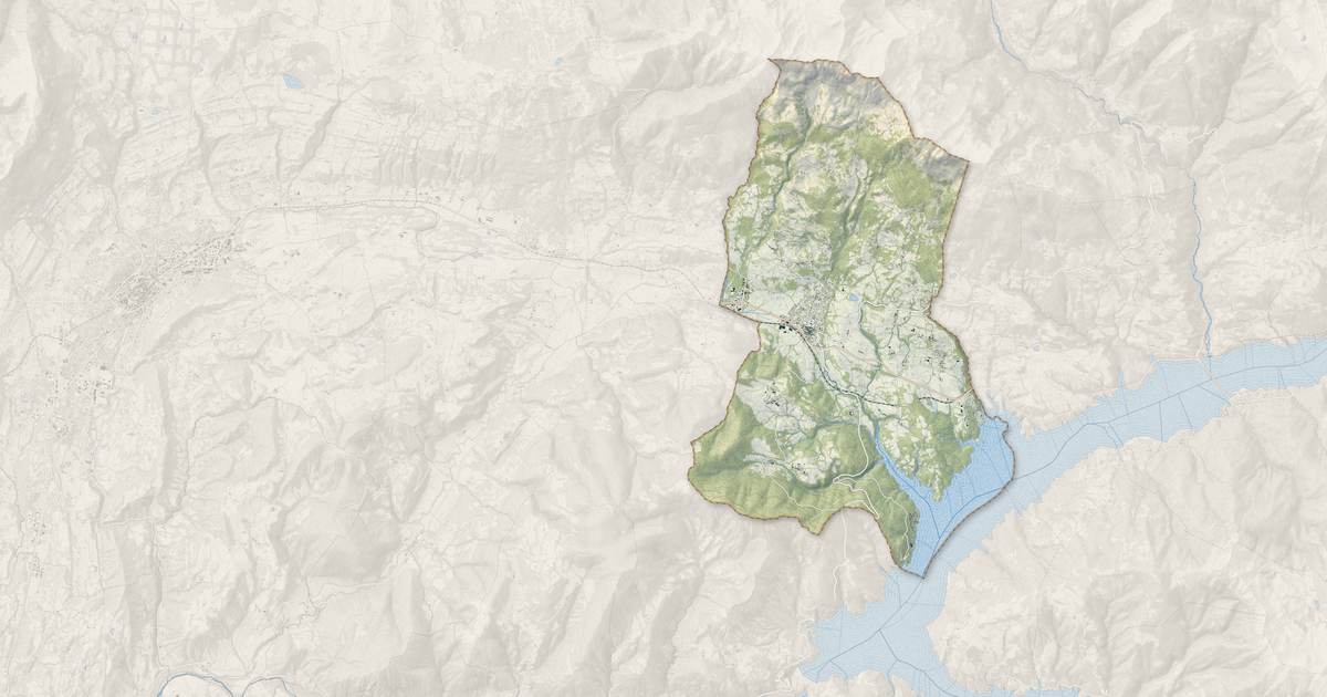 Portrait cartographique de Chorges : relief, eau, forêts, bâti et voies, calculés à partir des données de l'IGN