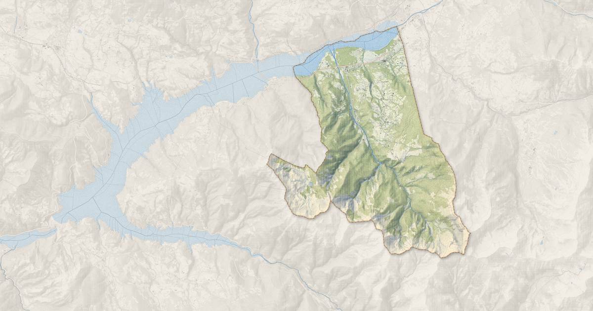 Portrait cartographique de Crots : relief, eau, forêts, bâti et voies, calculés à partir des données de l'IGN