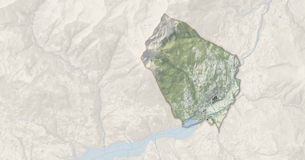 Portrait cartographique de Embrun : relief, eau, forêts, bâti et voies, calculés à partir des données de l'IGN
