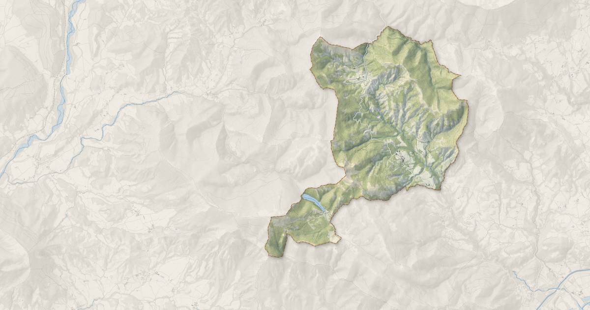 Portrait cartographique de Esparron : relief, eau, forêts, bâti et voies, calculés à partir des données de l'IGN