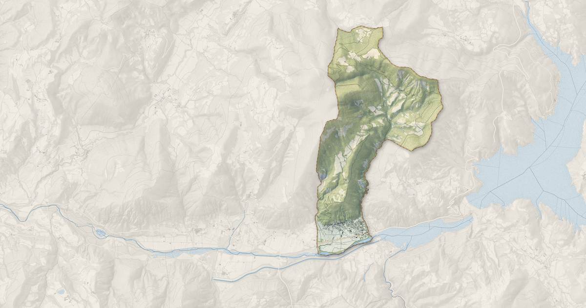 Portrait cartographique de Espinasses : relief, eau, forêts, bâti et voies, calculés à partir des données de l'IGN