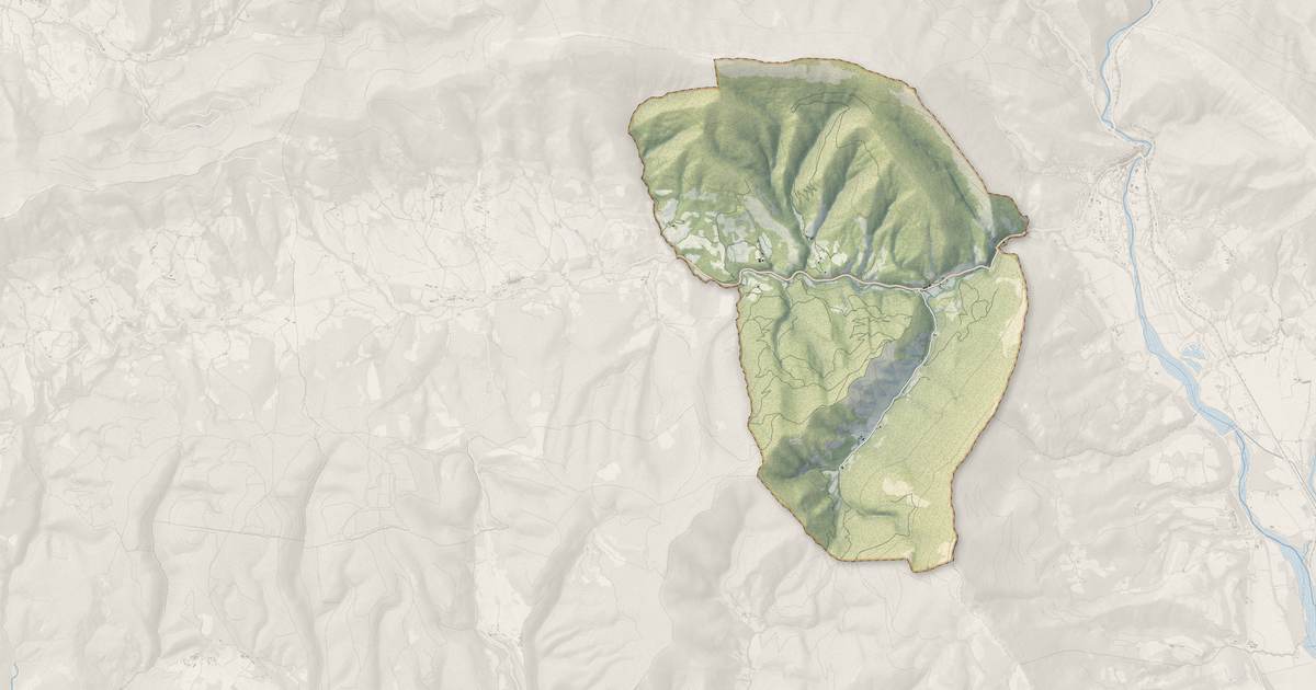 Portrait cartographique de Montclus : relief, eau, forêts, bâti et voies, calculés à partir des données de l'IGN