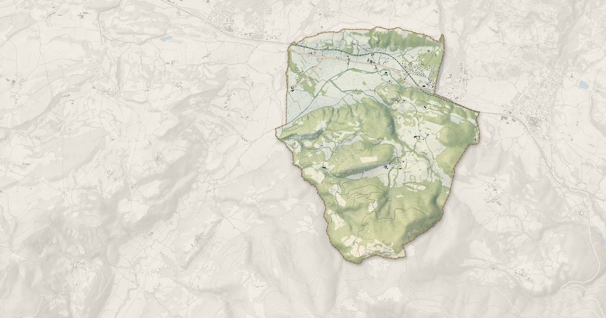 Portrait cartographique de Montgardin : relief, eau, forêts, bâti et voies, calculés à partir des données de l'IGN
