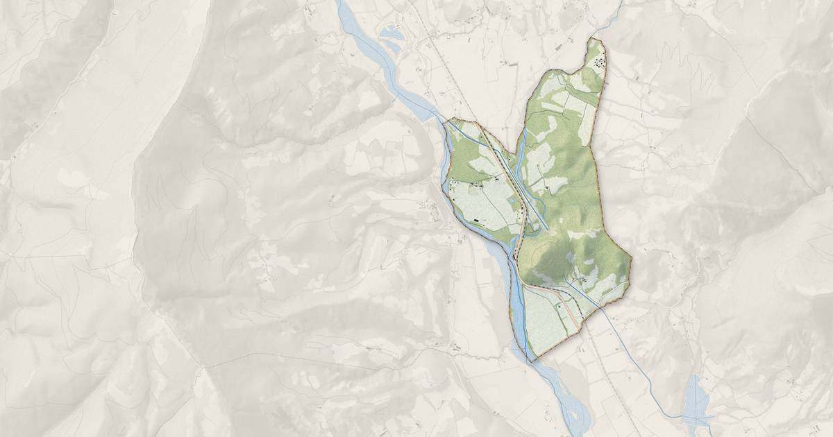 Portrait cartographique de Montrond : relief, eau, forêts, bâti et voies, calculés à partir des données de l'IGN