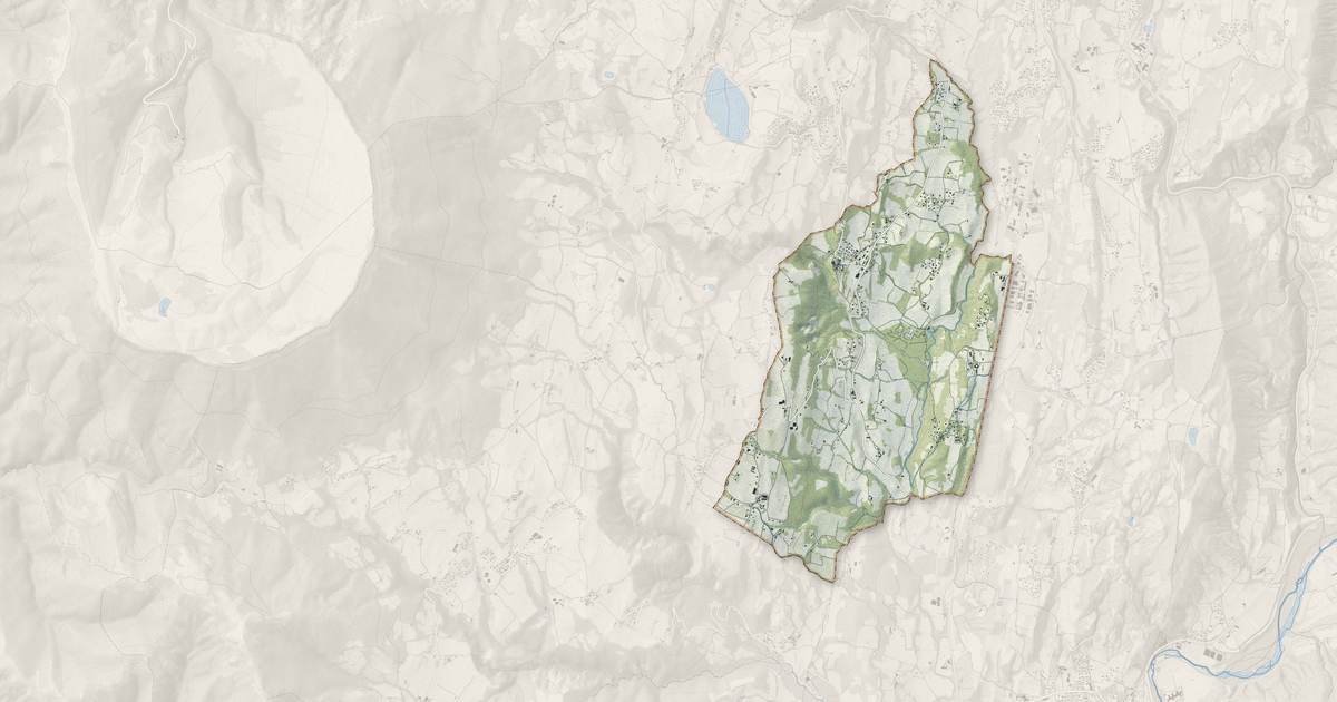 Portrait cartographique de Neffes : relief, eau, forêts, bâti et voies, calculés à partir des données de l'IGN