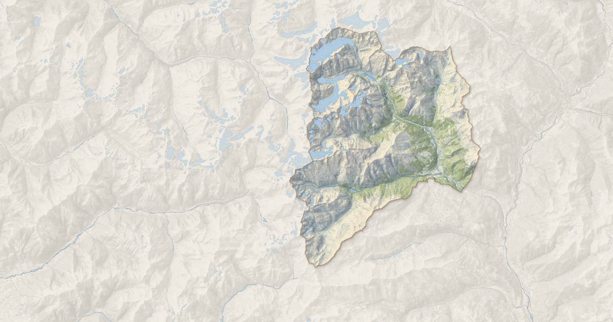 Portrait cartographique de Vallouise-Pelvoux : relief, eau, forêts, bâti et voies, calculés à partir des données de l'IGN