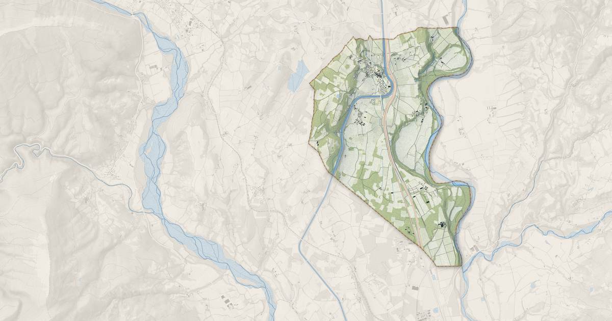 Portrait cartographique de Le Poët : relief, eau, forêts, bâti et voies, calculés à partir des données de l'IGN