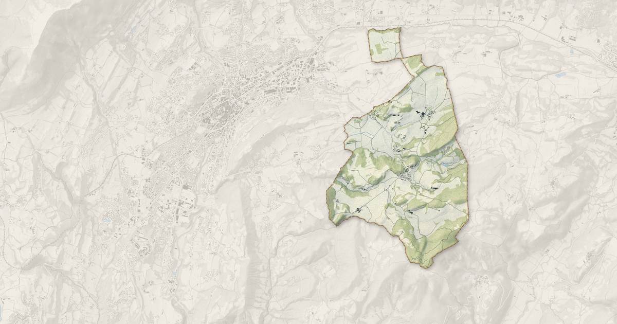 Portrait cartographique de Rambaud : relief, eau, forêts, bâti et voies, calculés à partir des données de l'IGN