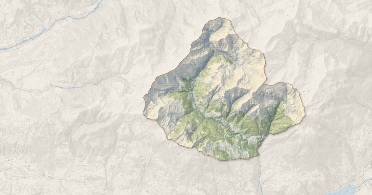 Portrait cartographique de Réallon : relief, eau, forêts, bâti et voies, calculés à partir des données de l'IGN