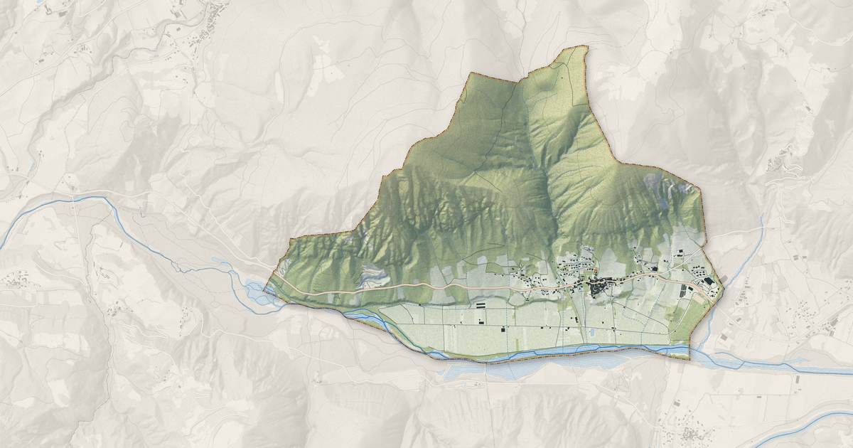 Portrait cartographique de Remollon : relief, eau, forêts, bâti et voies, calculés à partir des données de l'IGN