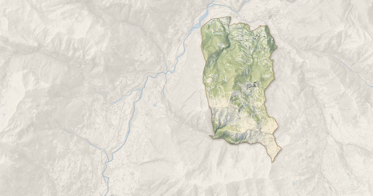 Portrait cartographique de Risoul : relief, eau, forêts, bâti et voies, calculés à partir des données de l'IGN