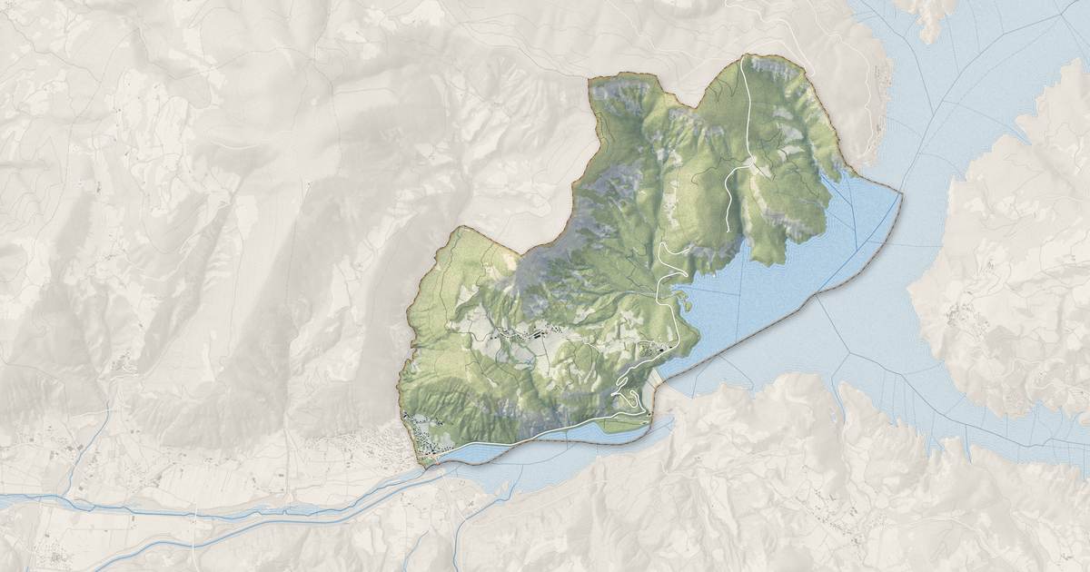 Portrait cartographique de Rousset-Serre-Ponçon : relief, eau, forêts, bâti et voies, calculés à partir des données de l'IGN