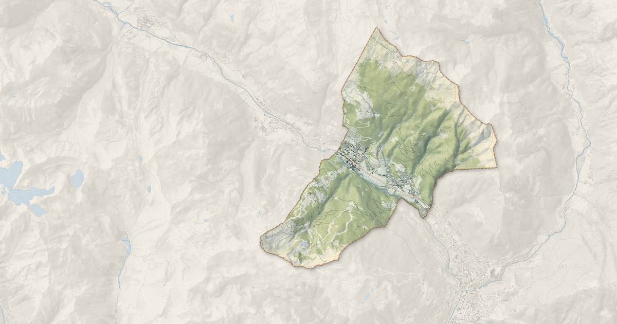 Portrait cartographique de Saint-Chaffrey : relief, eau, forêts, bâti et voies, calculés à partir des données de l'IGN