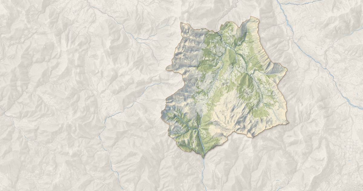 Portrait cartographique de Dévoluy : relief, eau, forêts, bâti et voies, calculés à partir des données de l'IGN