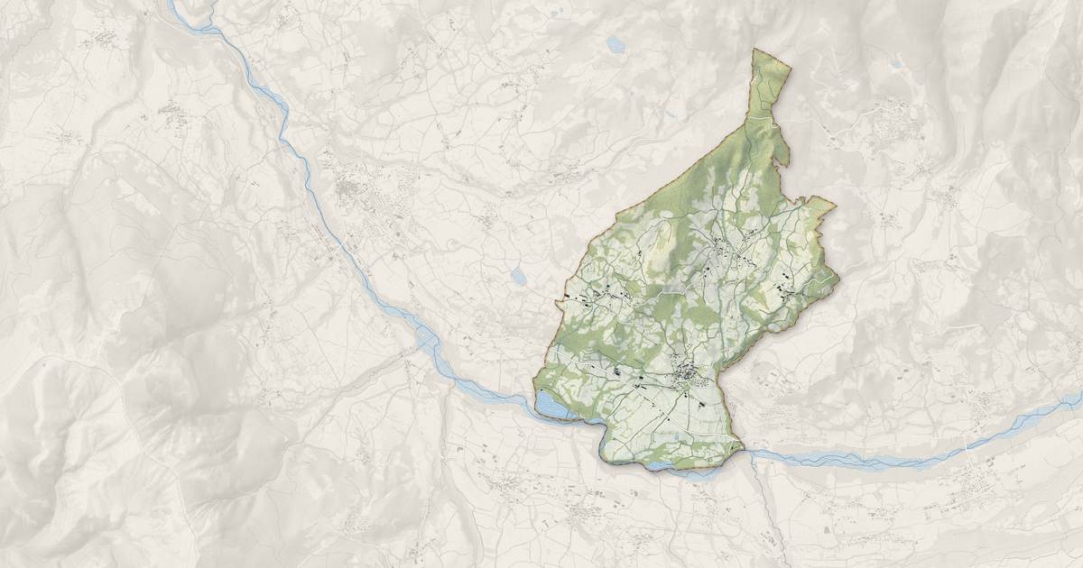 Portrait cartographique de Saint-Julien-en-Champsaur : relief, eau, forêts, bâti et voies, calculés à partir des données de l'IGN