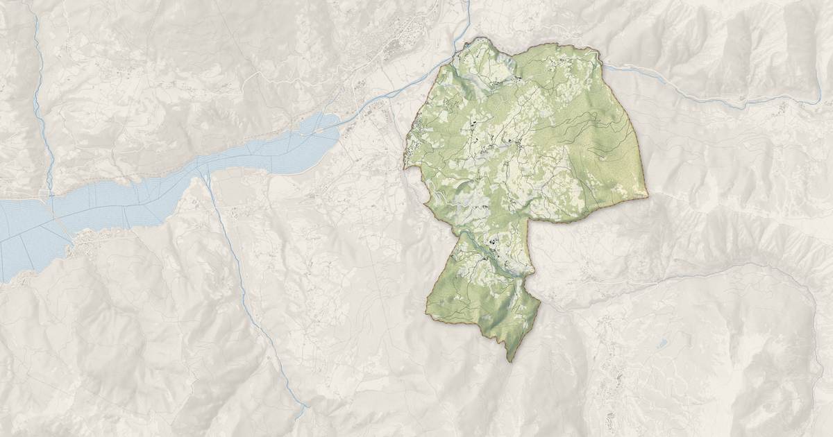 Portrait cartographique de Saint-Sauveur : relief, eau, forêts, bâti et voies, calculés à partir des données de l'IGN