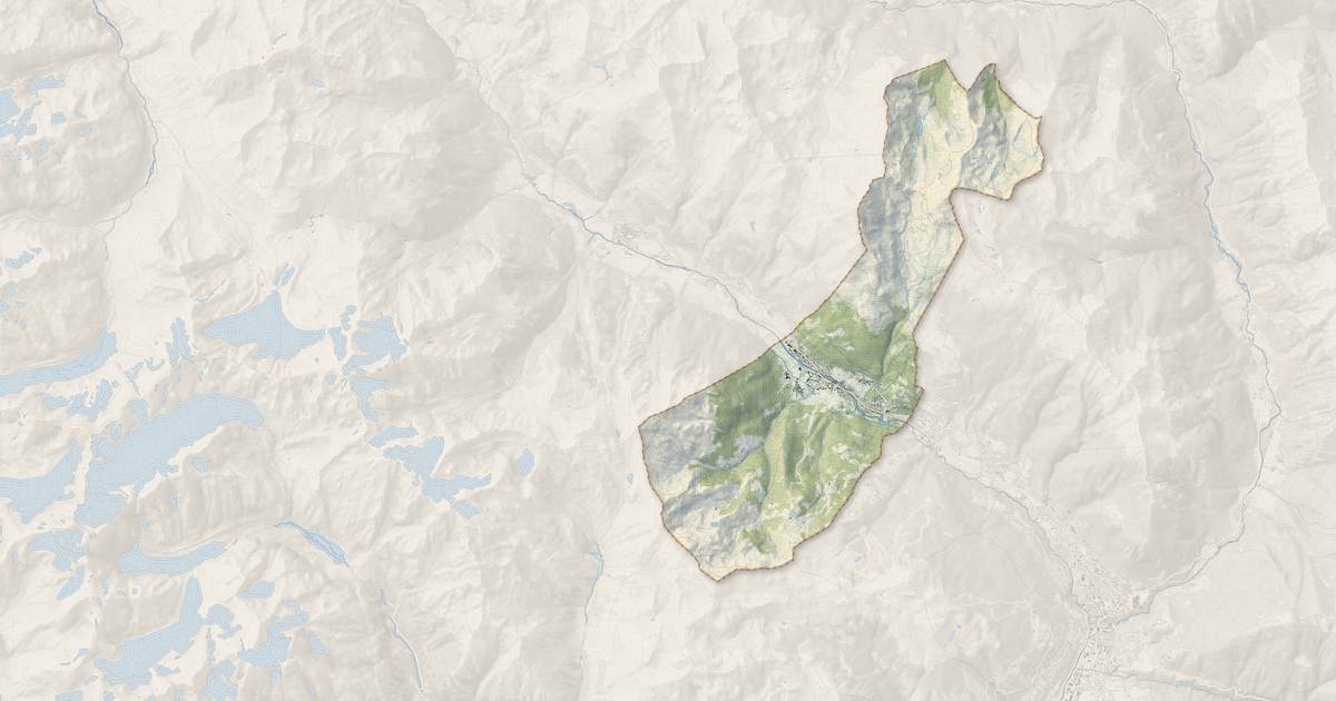 Portrait cartographique de La Salle-les-Alpes : relief, eau, forêts, bâti et voies, calculés à partir des données de l'IGN