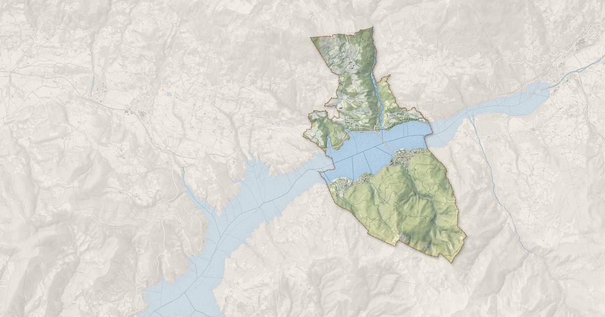 Portrait cartographique de Savines-le-Lac : relief, eau, forêts, bâti et voies, calculés à partir des données de l'IGN