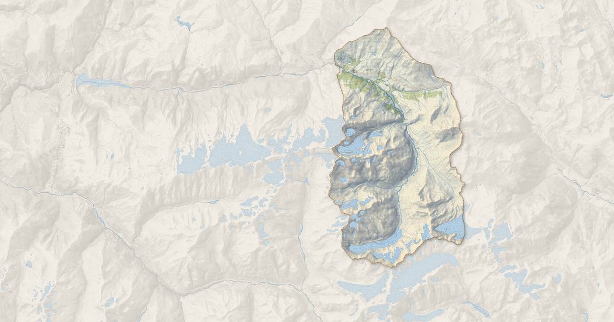 Portrait cartographique de Villar-d'Arêne : relief, eau, forêts, bâti et voies, calculés à partir des données de l'IGN