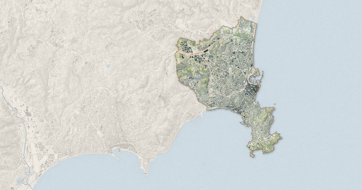 Portrait cartographique de Antibes : relief, eau, forêts, bâti et voies, calculés à partir des données de l'IGN