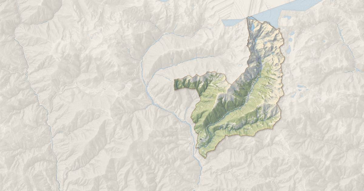 Portrait cartographique de Belvédère : relief, eau, forêts, bâti et voies, calculés à partir des données de l'IGN