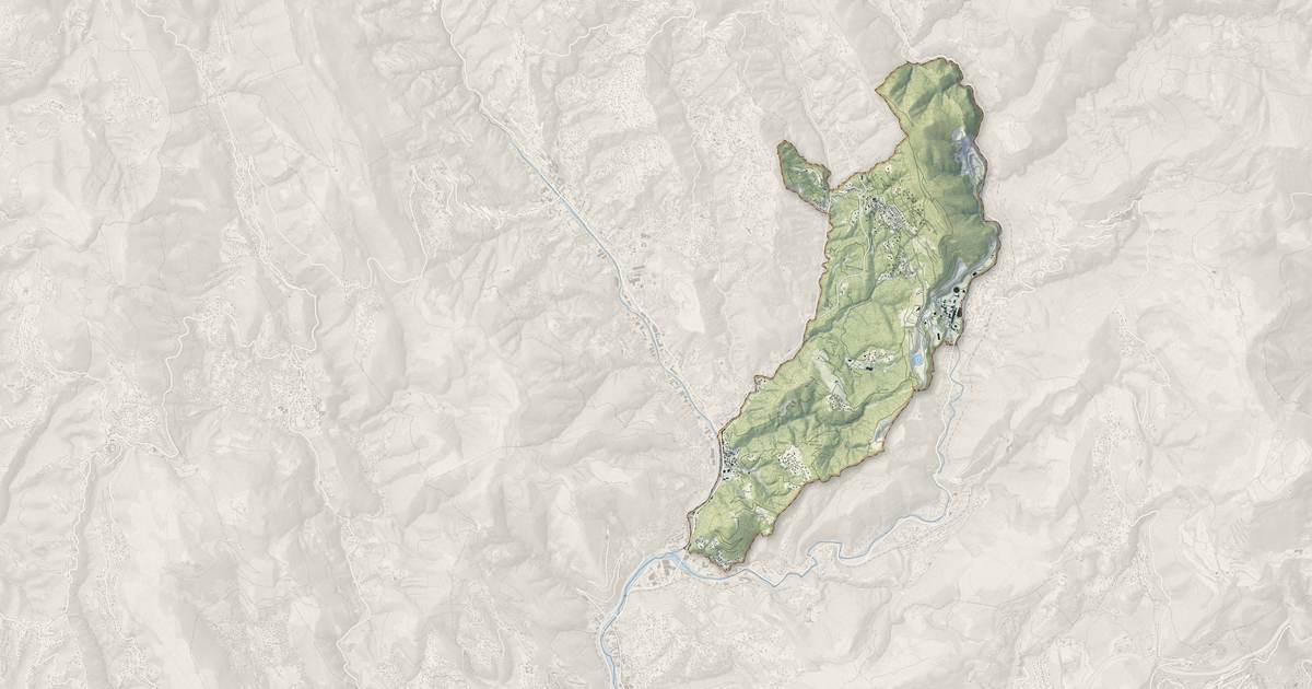 Portrait cartographique de Blausasc : relief, eau, forêts, bâti et voies, calculés à partir des données de l'IGN