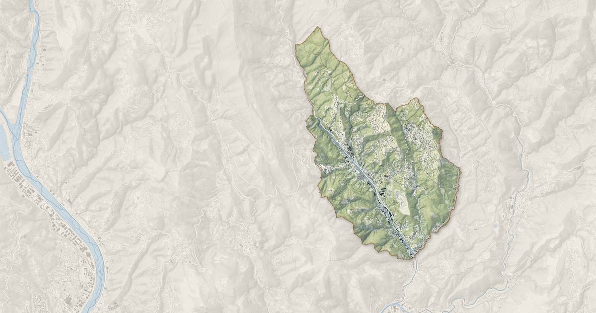 Portrait cartographique de Contes : relief, eau, forêts, bâti et voies, calculés à partir des données de l'IGN