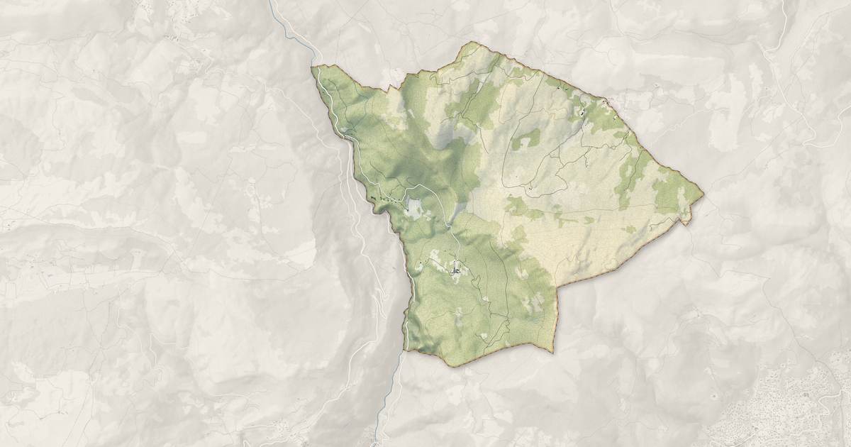Portrait cartographique de Courmes : relief, eau, forêts, bâti et voies, calculés à partir des données de l'IGN