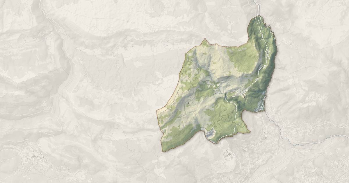 Portrait cartographique de Gourdon : relief, eau, forêts, bâti et voies, calculés à partir des données de l'IGN