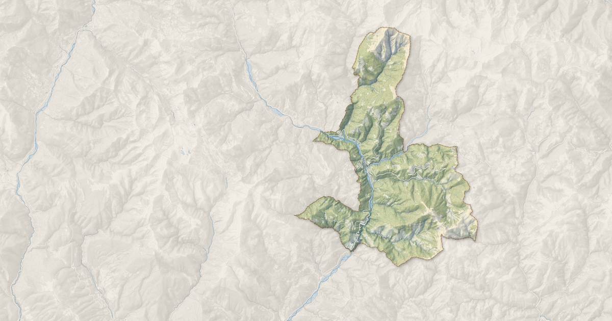 Portrait cartographique de Guillaumes : relief, eau, forêts, bâti et voies, calculés à partir des données de l'IGN