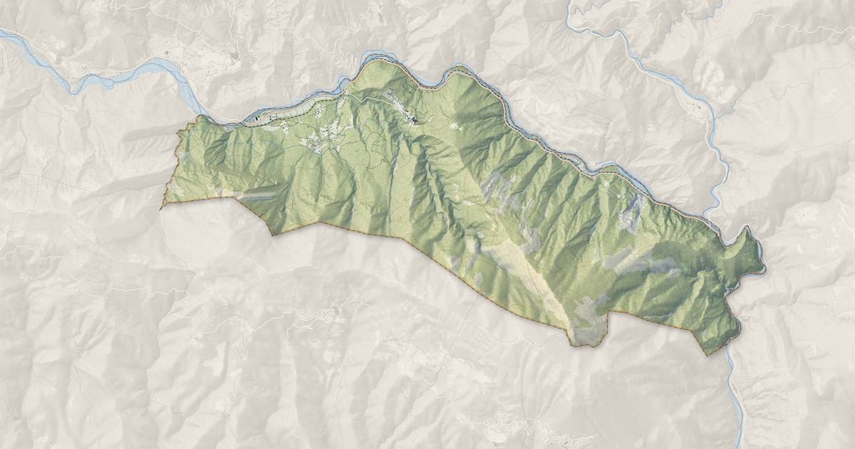 Portrait cartographique de Malaussène : relief, eau, forêts, bâti et voies, calculés à partir des données de l'IGN