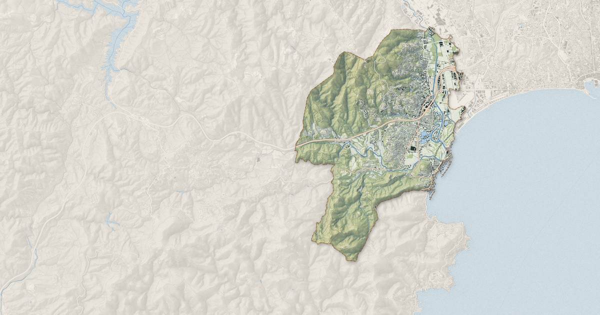 Portrait cartographique de Mandelieu-la-Napoule : relief, eau, forêts, bâti et voies, calculés à partir des données de l'IGN