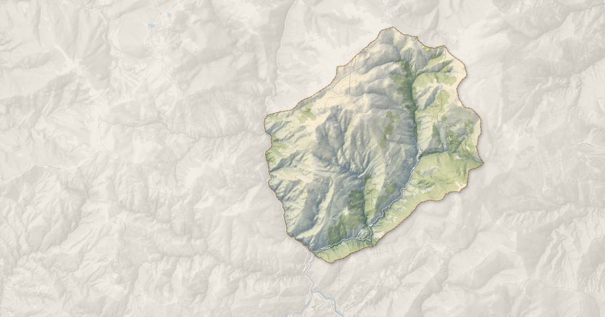 Portrait cartographique de Pierlas : relief, eau, forêts, bâti et voies, calculés à partir des données de l'IGN