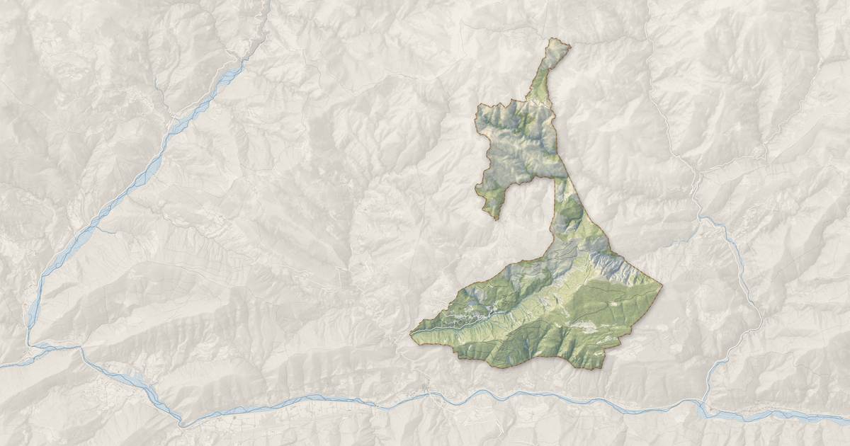 Portrait cartographique de Puget-Rostang : relief, eau, forêts, bâti et voies, calculés à partir des données de l'IGN