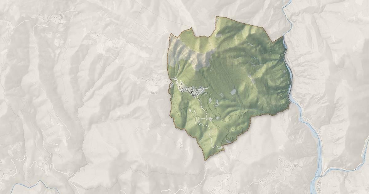 Portrait cartographique de Revest-les-Roches : relief, eau, forêts, bâti et voies, calculés à partir des données de l'IGN