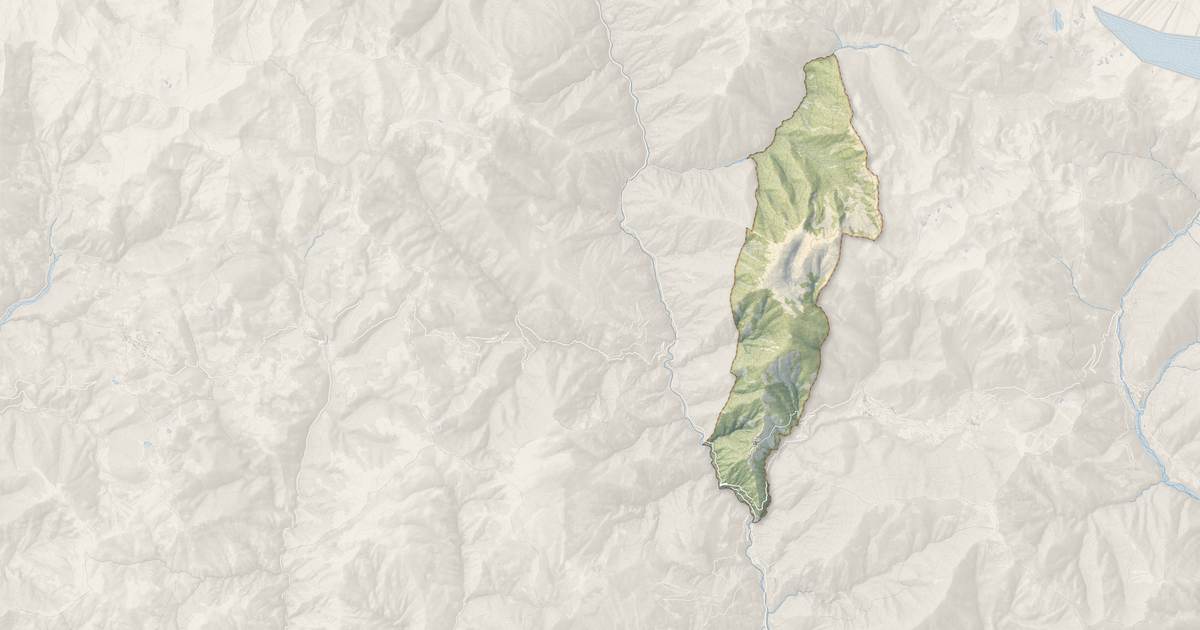 Portrait cartographique de Rimplas : relief, eau, forêts, bâti et voies, calculés à partir des données de l'IGN