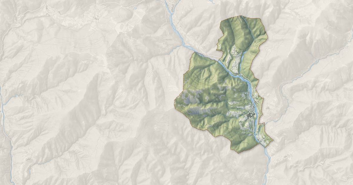 Portrait cartographique de Roquebillière : relief, eau, forêts, bâti et voies, calculés à partir des données de l'IGN