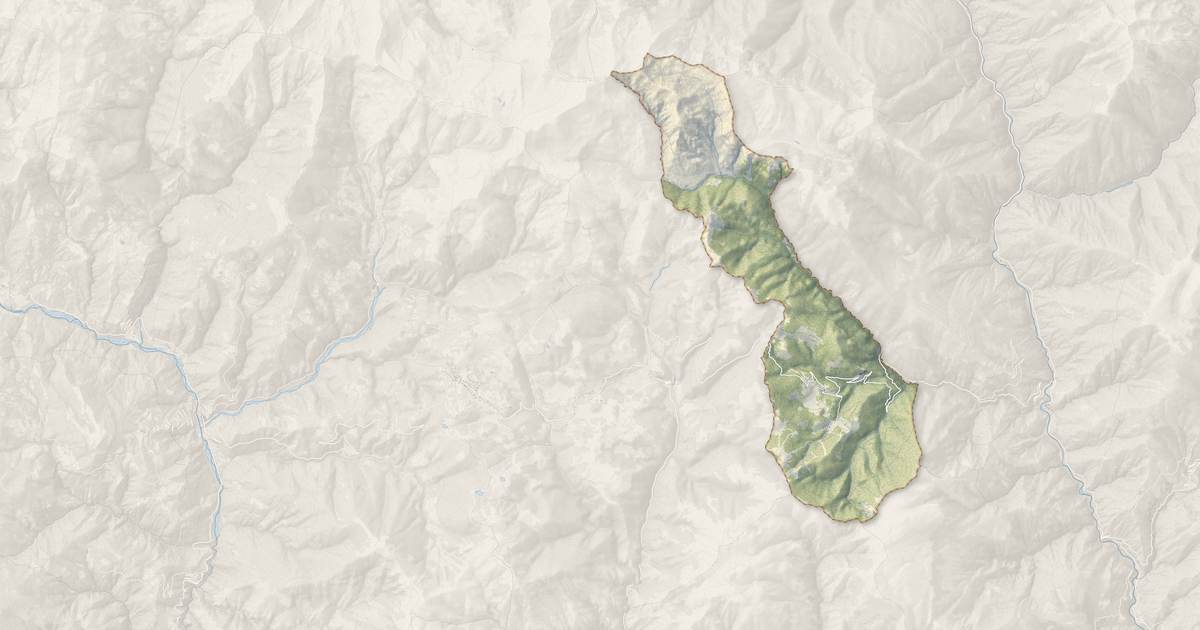 Portrait cartographique de Roubion : relief, eau, forêts, bâti et voies, calculés à partir des données de l'IGN