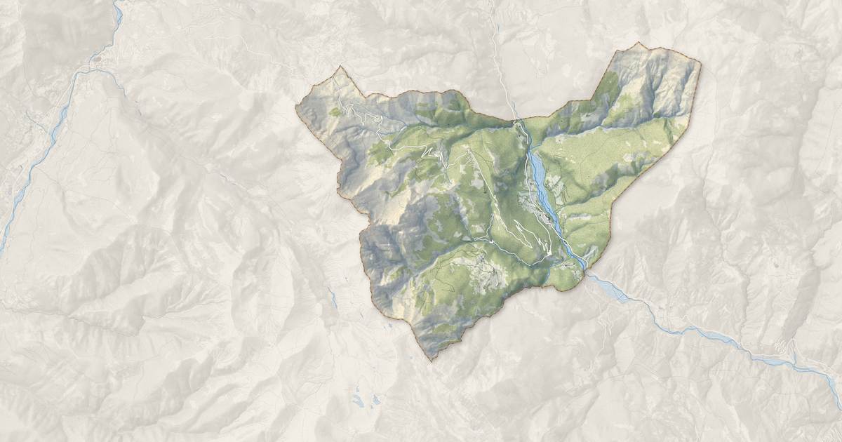 Portrait cartographique de Saint-Martin-d'Entraunes : relief, eau, forêts, bâti et voies, calculés à partir des données de l'IGN